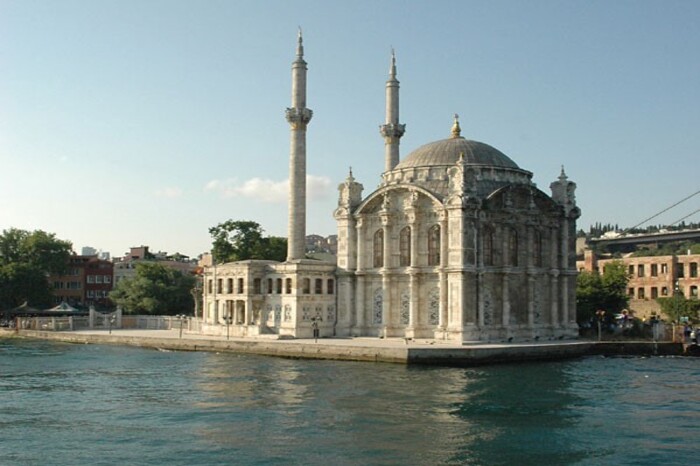 Ortaköy Camii