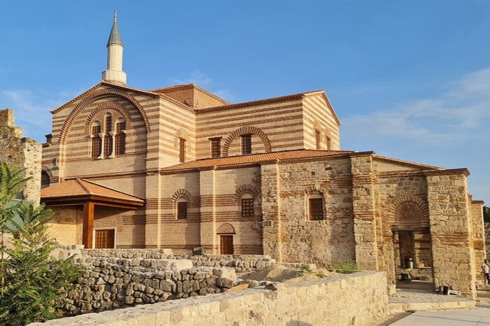 Cami, Türbeler ve Külliyeler